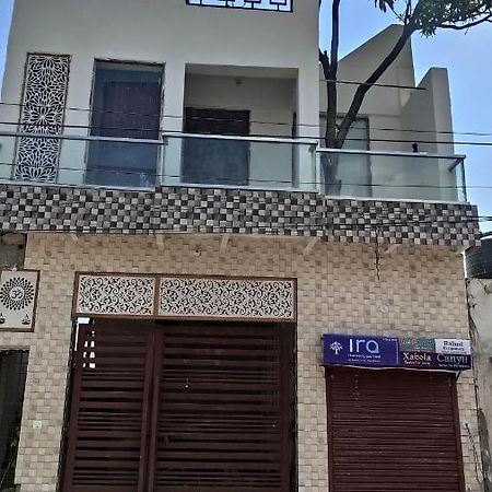 Ira Homestay Mathura - Divine Spiritual Stay エクステリア 写真