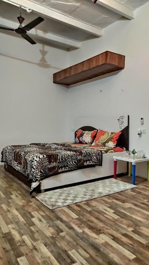 Ira Homestay Mathura - Divine Spiritual Stay エクステリア 写真