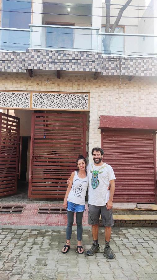 Ira Homestay Mathura - Divine Spiritual Stay エクステリア 写真