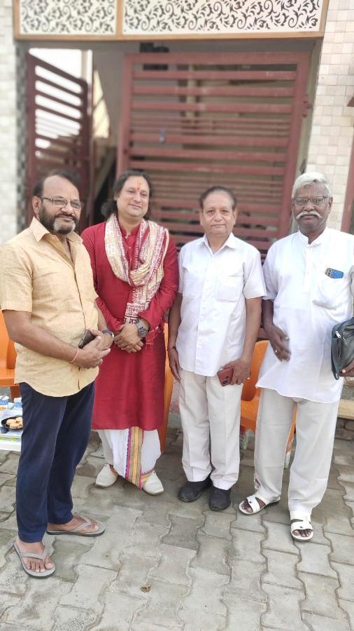 Ira Homestay Mathura - Divine Spiritual Stay エクステリア 写真