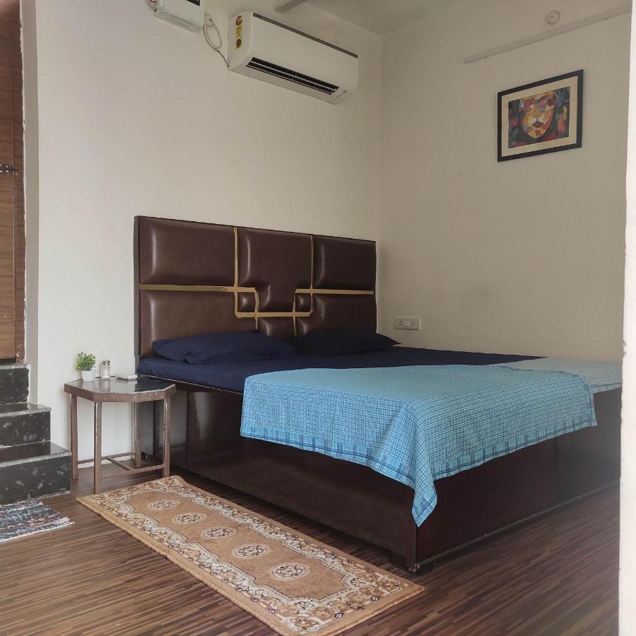 Ira Homestay Mathura - Divine Spiritual Stay エクステリア 写真