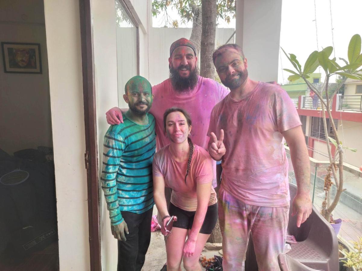 Ira Homestay Mathura - Divine Spiritual Stay エクステリア 写真