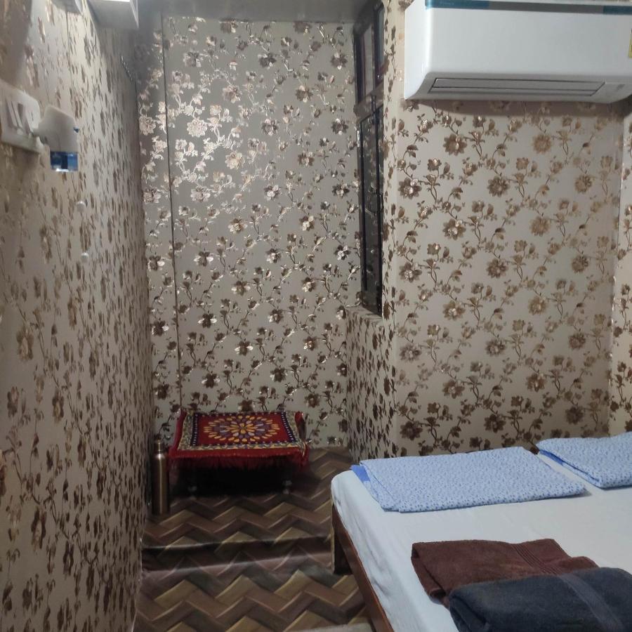 Ira Homestay Mathura - Divine Spiritual Stay エクステリア 写真